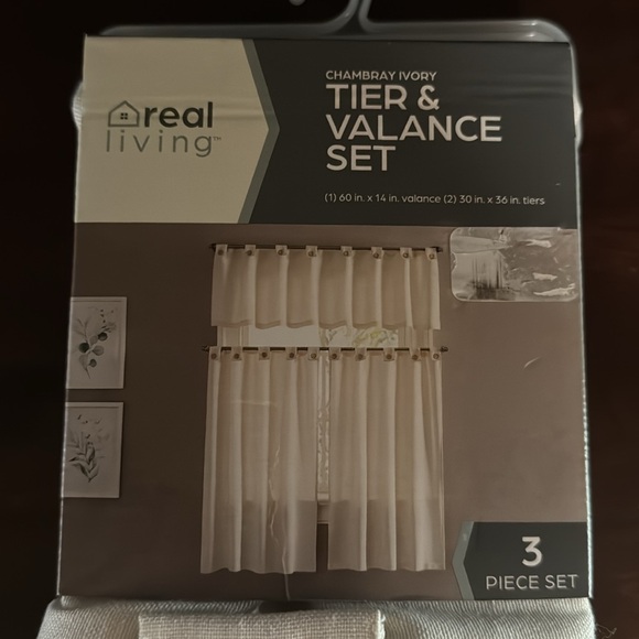 New in package tier and valance set chambray ivory color - Picture 2 of 4